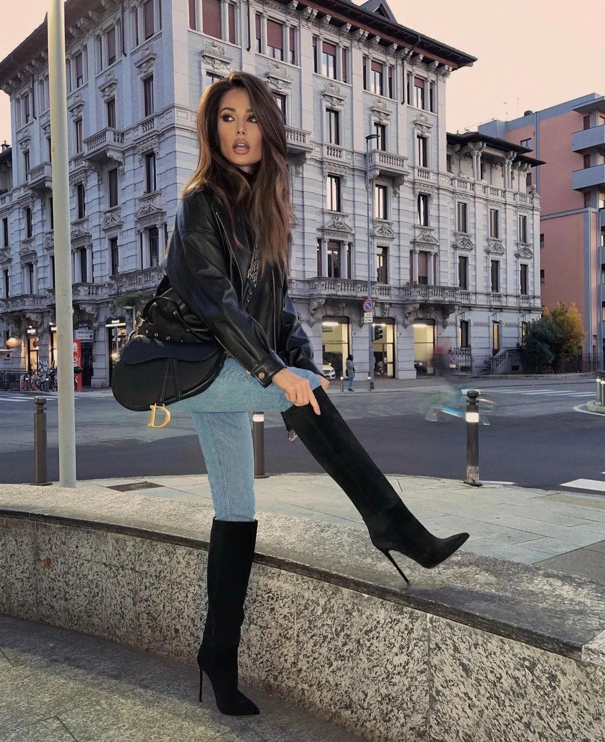 ALIEEN BLACK SUEDE