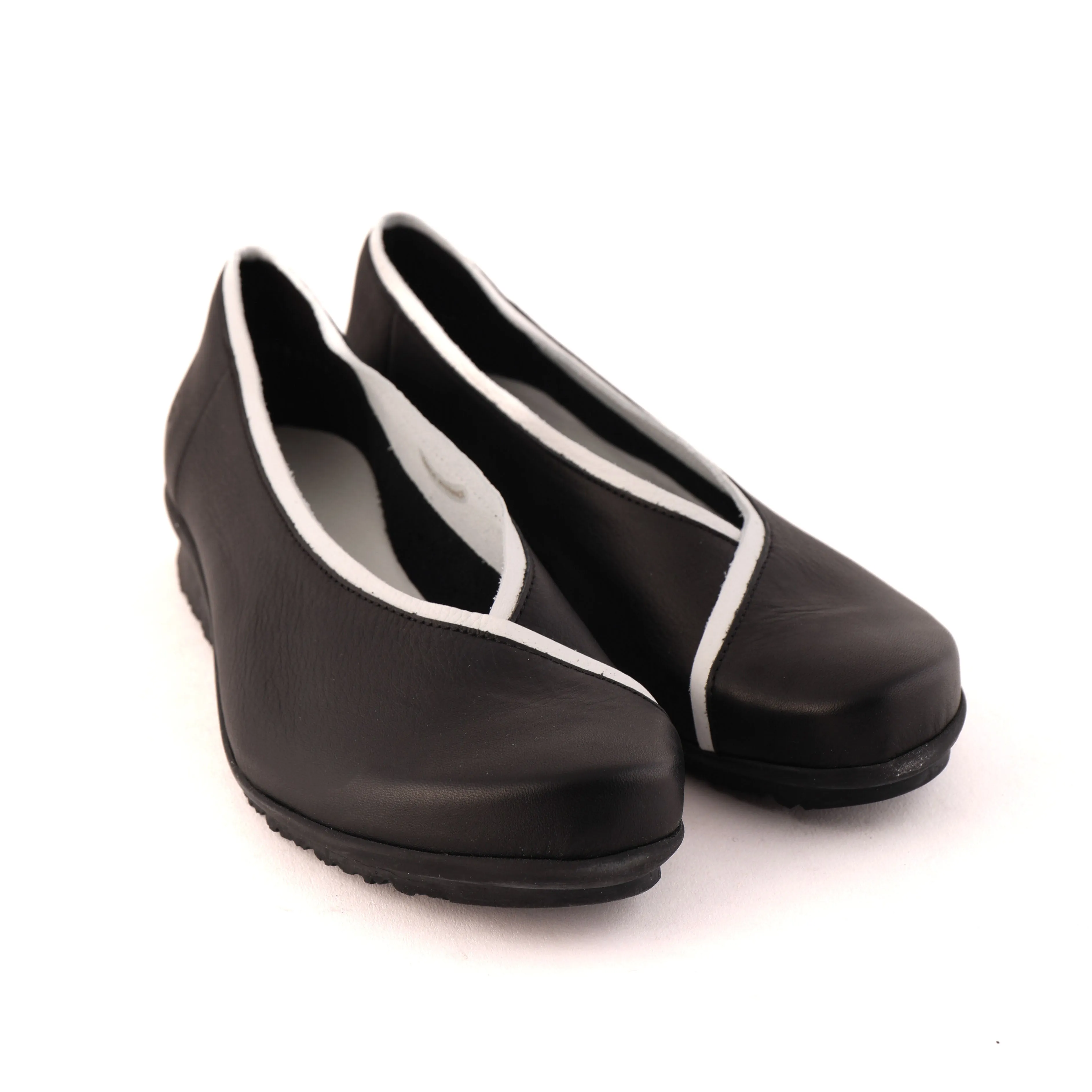 BAROBY Black And White