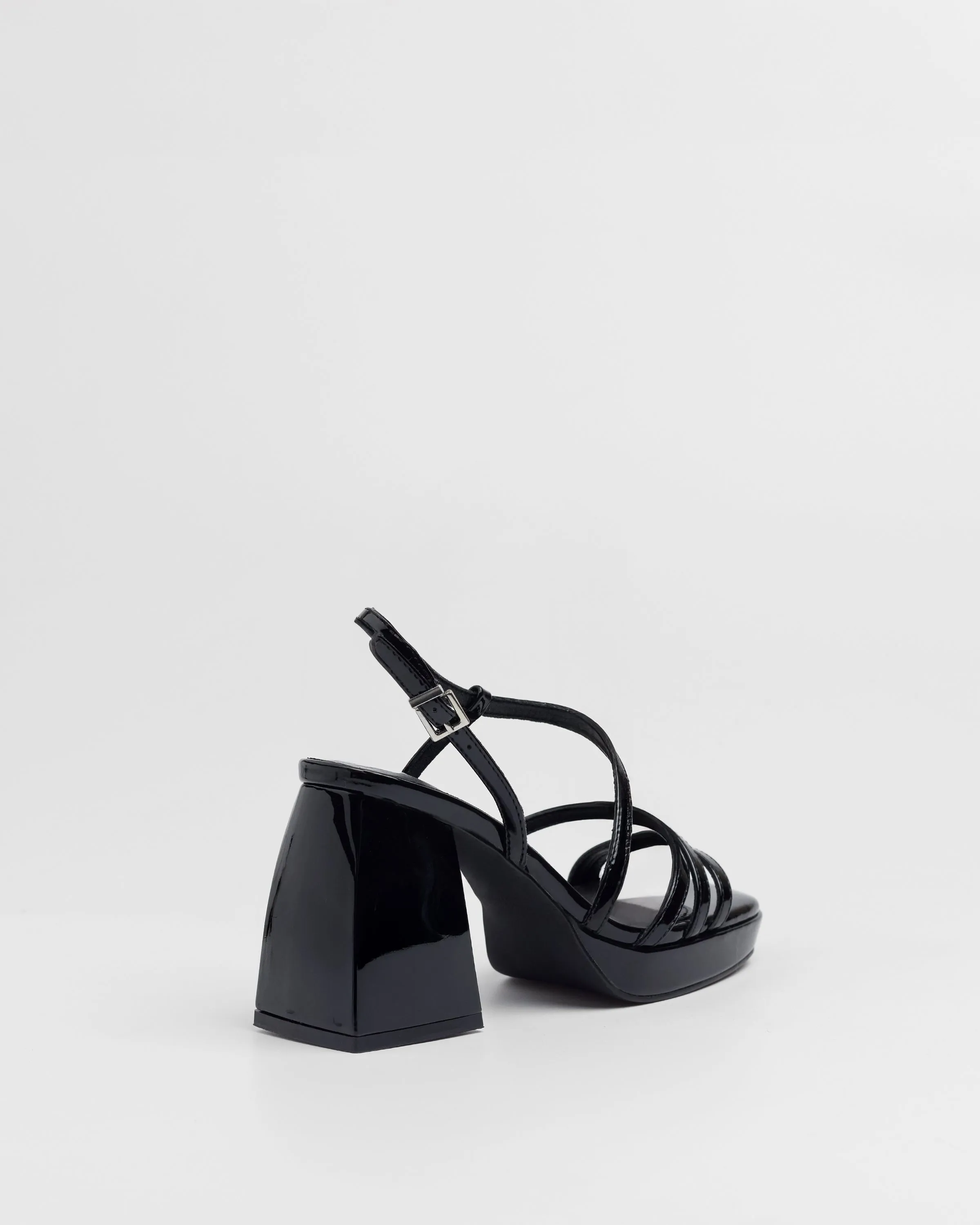 BLACK CORA