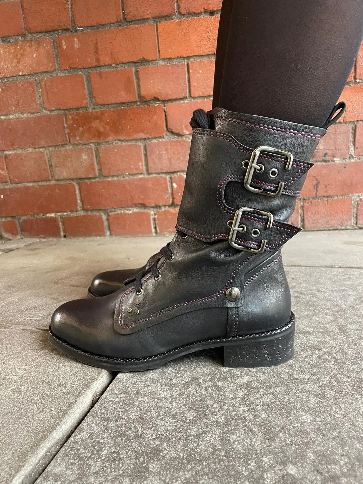 Bon Amie -Lace up ankle boot- Black Fuchsia
