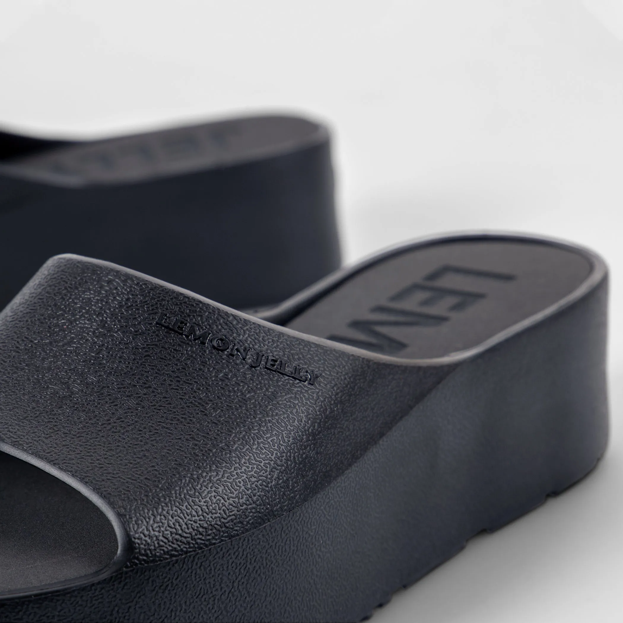 *FINAL SALE* Sunny - Black