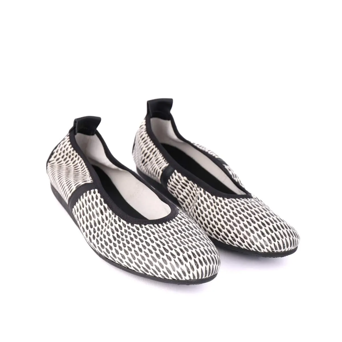 LAMOUR Black And White