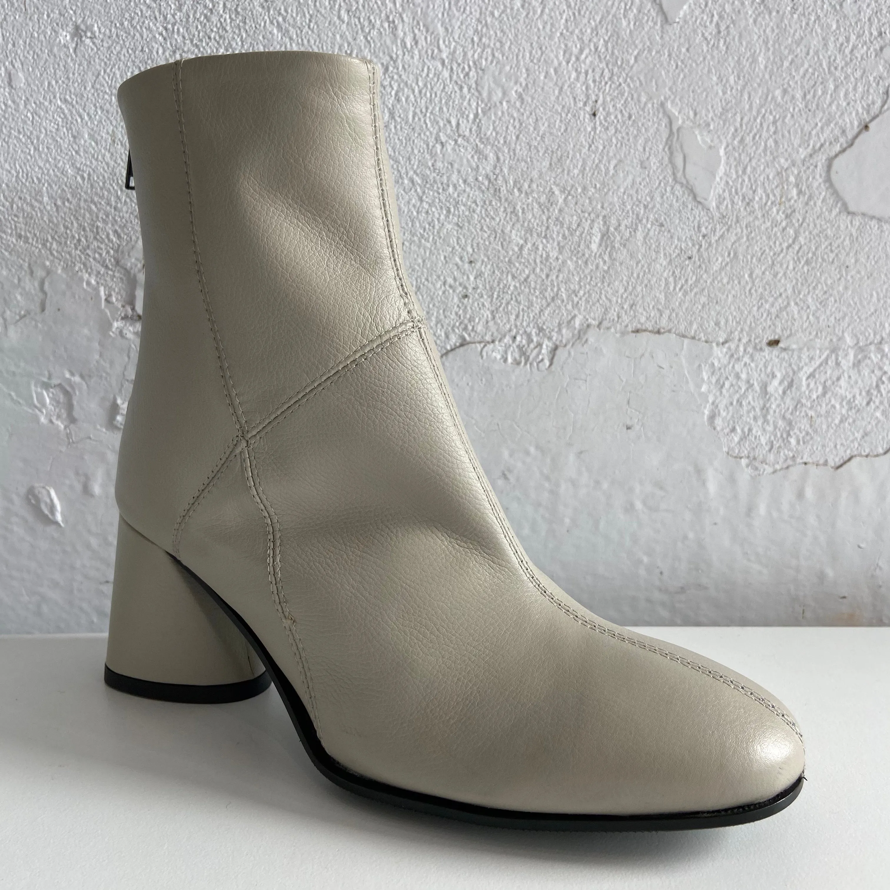 Lilimill 7142 Bone - LAST PAIR size 37