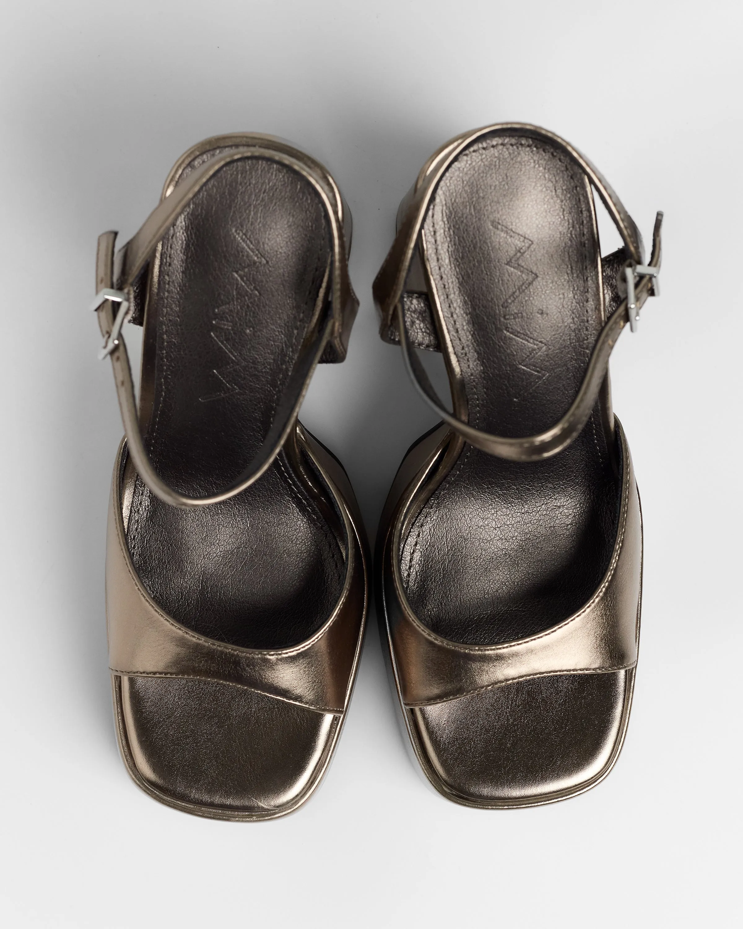 Metallic Dominic