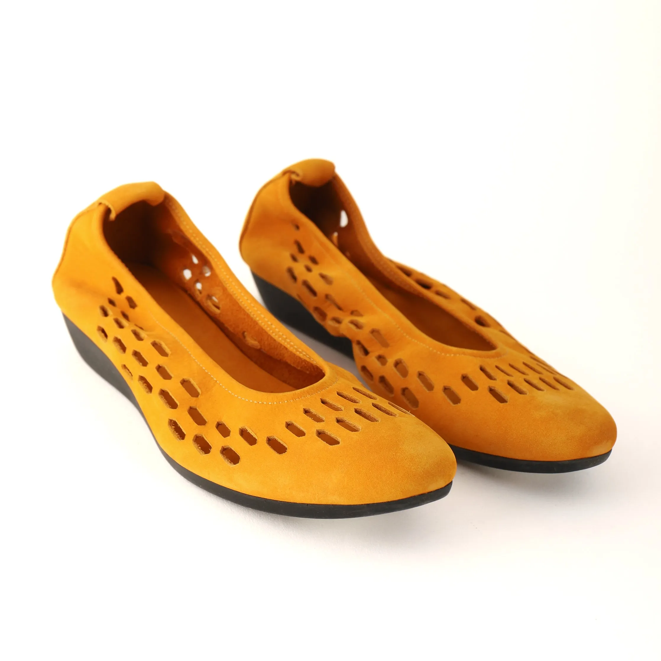 ONIZZA Mustard Nubuck