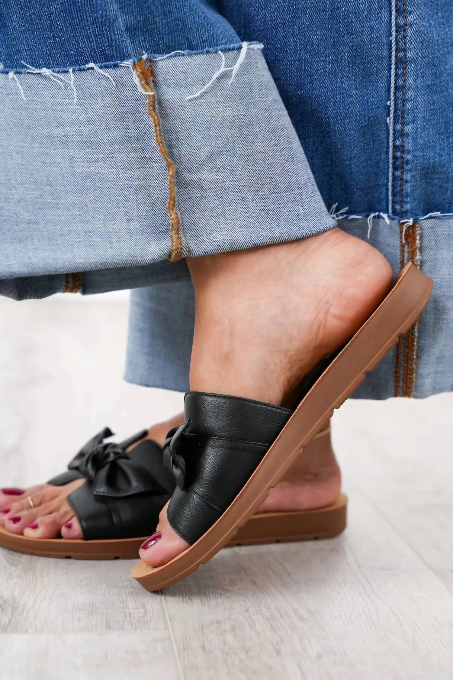Rock The Bowt Sandal In Black
