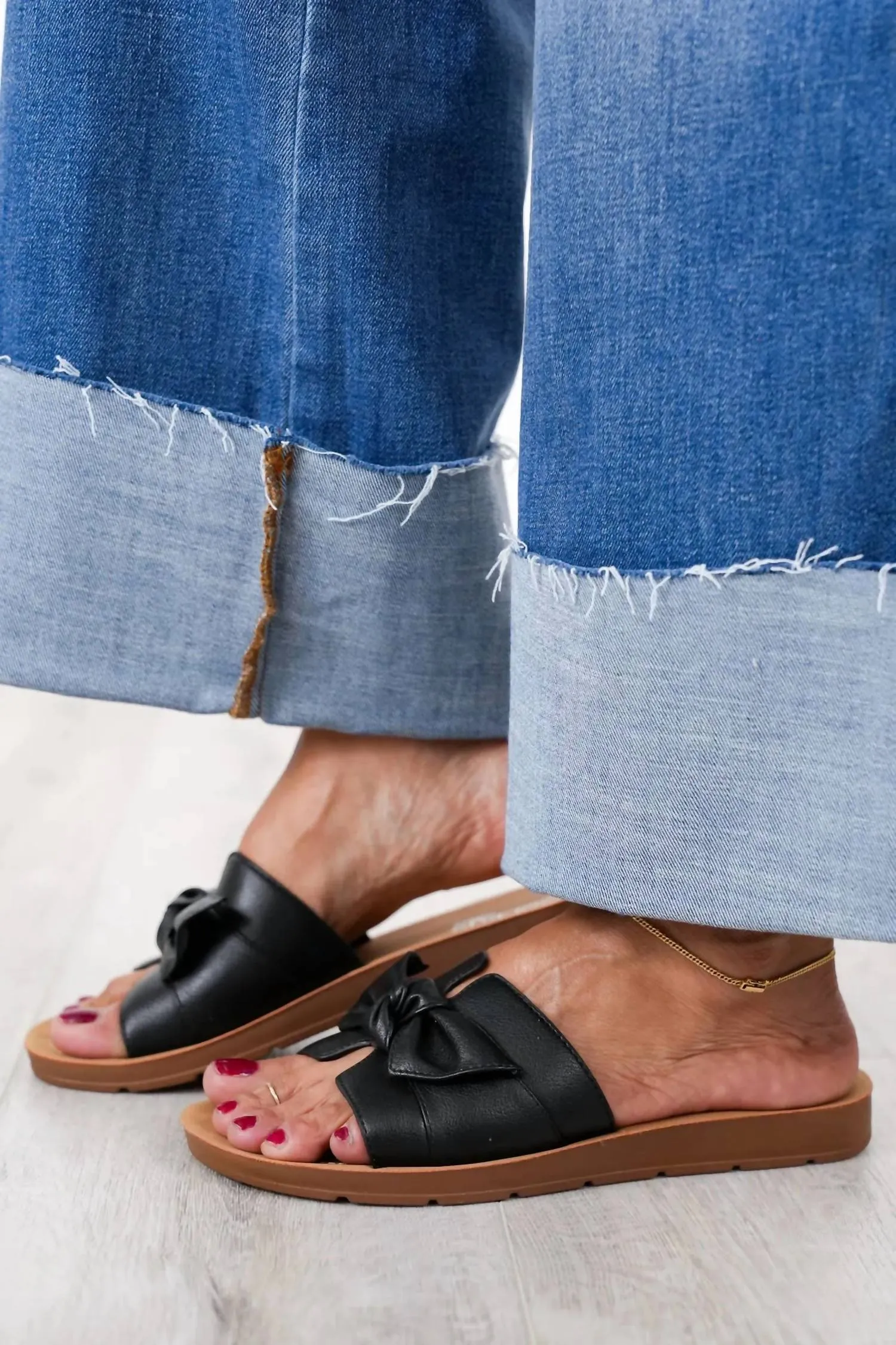 Rock The Bowt Sandal In Black