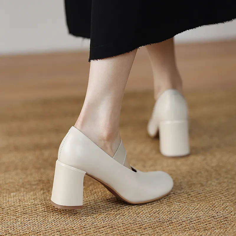 USS Shoes Alina Women's Low Heeled Round Toe Pumps