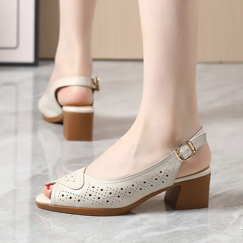 USS Shoes Lucia Women's Leather Hollow Sandals