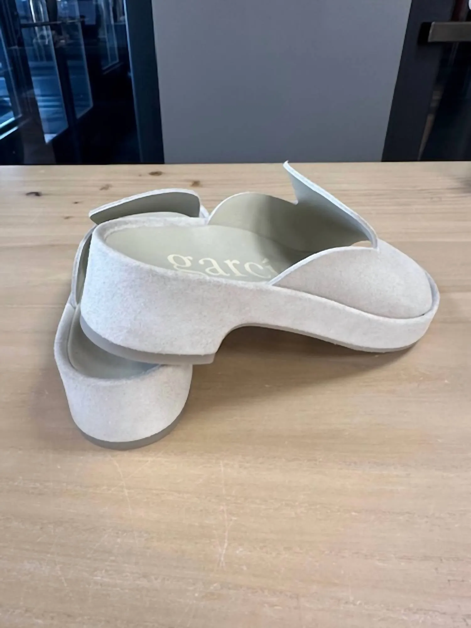 Women Lou Sandal In Basmati Castoro