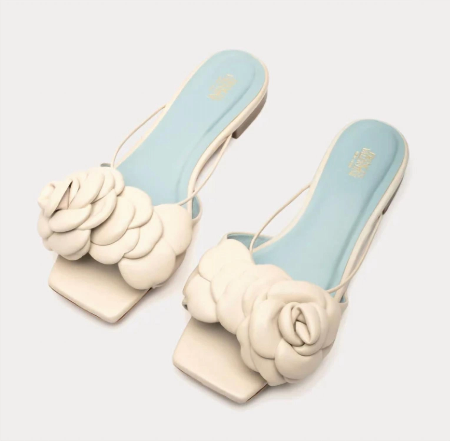 Women's Gardenia Flower Sandal In Oyster