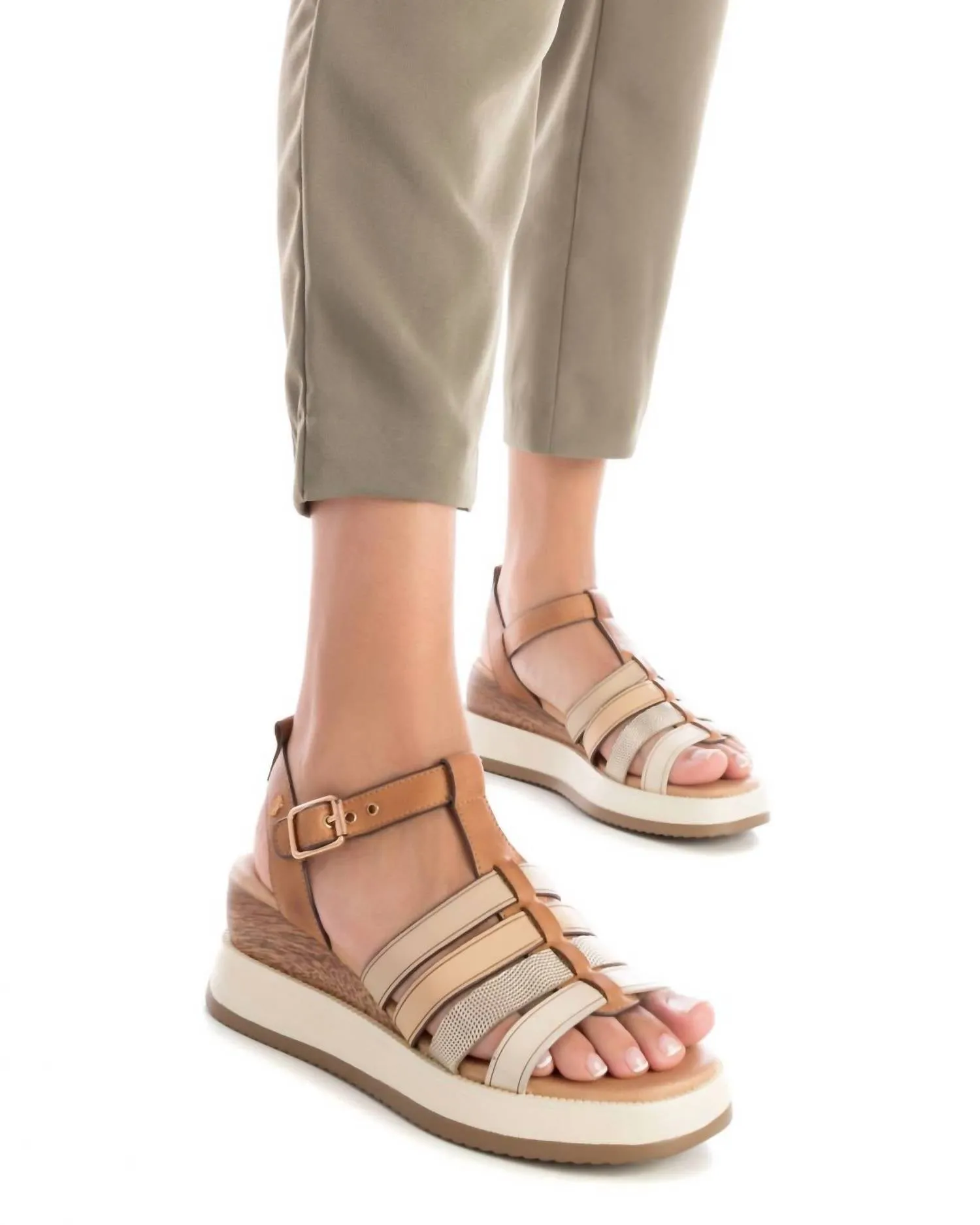 Women's Flat Sandals In Camel