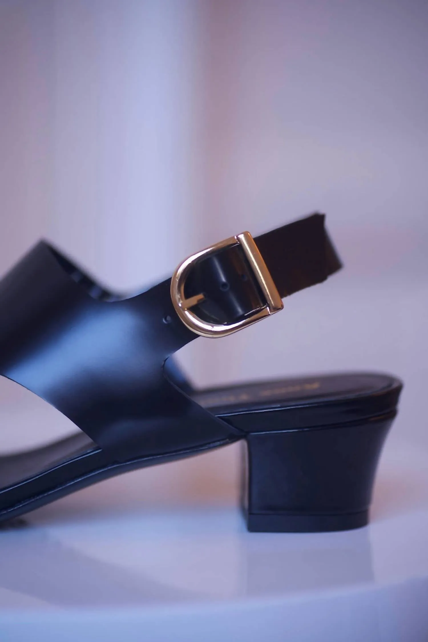 Women's Kabuki Sandal In Nero